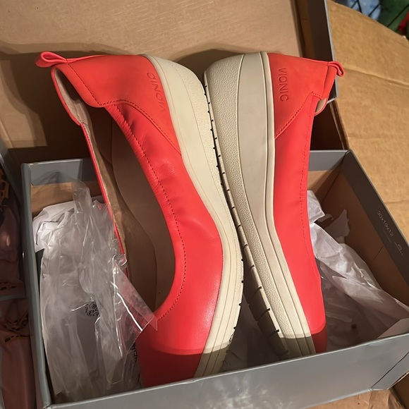 Vionic Jacey, Poppy leather size 9. Worn twice. Original cost $120 - Picture 7 of 8